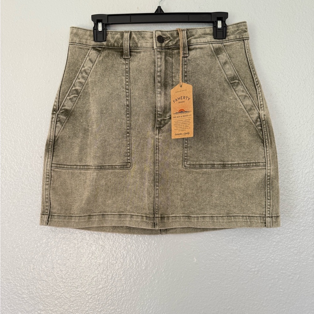 New Faherty Women’s Sunwashed Denim Utility Skirt Size: 8